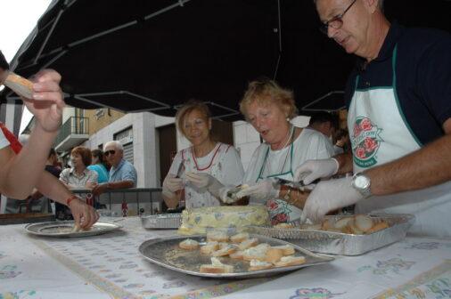 Commercianti vs Associazioni: vogliono eliminare le raccolte fondi